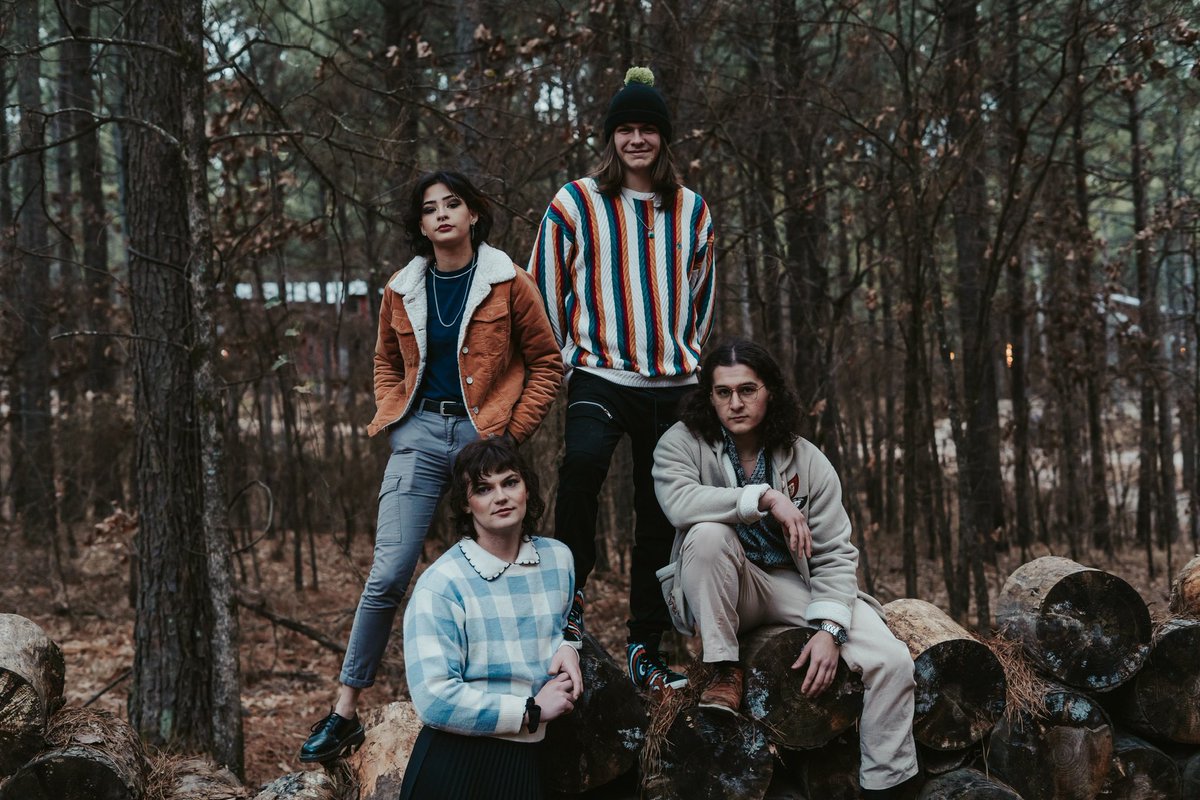 NikiJoans's tweet photo. Come see Summit Valley tomorrow in Arlington Tx at GROWL RECORDS 
Show starts at 8pm 
$12 at the door ❤️ https://t.co/s14SnFvgEO