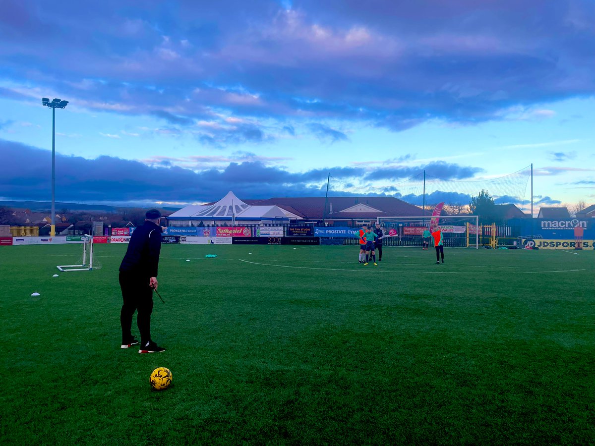 Penybontacademy's tweet photo. Fantastic IDP Session lead by @MikeRutherford_ and assisted by @ollieH0 today with the U13s๐โฝ๏ธ
#Sessionshare https://t.co/qujt5X9mb8