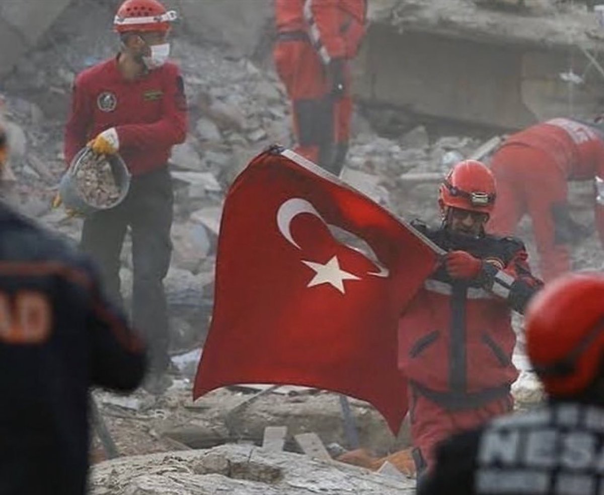 DerinReport's tweet photo. Vatan, millet ve bayrak sevdasıyla...🇹🇷 https://t.co/x35Eotx3VO