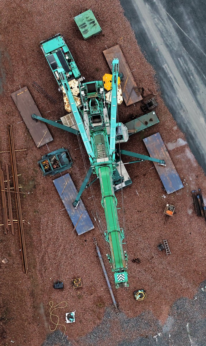 helisean's tweet photo. A slightly different view of a very large #jamesjack @Ainscough crane :-) https://t.co/M2Rx93uZwp