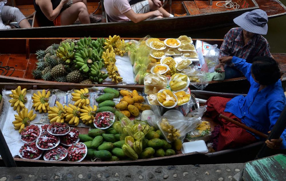 MissJonesTravel's tweet photo. Seit der #Bronzezeit wird Obst aus Südostasien bis um #Mittelmeer gehandelt (Bild: Dean Moriarty Pixabaylizenz). Der Beweis: #Banane fand sich im Zahnstein von Knochen aus dieser Zeit. Wegen solcher Ergebnisse ist #Zahnstein ein spannender Fund:

https://t.co/dPzQoM0Af6 https://t.co/8wCzgJZFe2