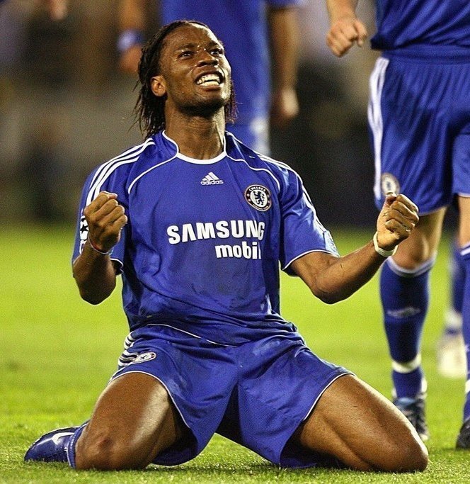 OficialSala12's tweet photo. Drogba x Kane x Adriano:

Escale um: 
Deixe um no banco: 
Venda um: https://t.co/S8S2g9y6XC