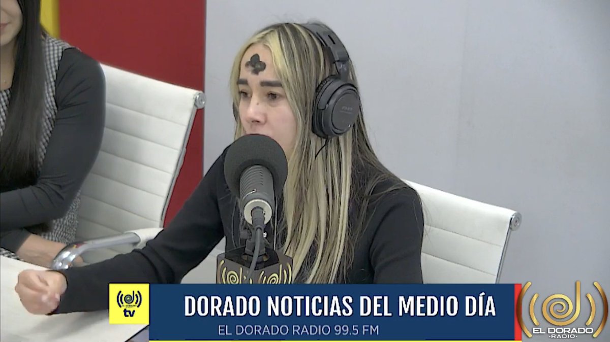SecFPublicaCund's tweet photo. La Secretaria de Despacho @PaulaOspinaF desde el @ElDoradoRadioCo agradeció en nombre del Gobernador @nicolasgarciab a los funcionarios y contratistas de la @CundinamarcaGob quienes a la fecha han donando más de 22 millones pesos en el proyecto #IluminandoVidas
1/3 https://t.co/lpAQbJaYev