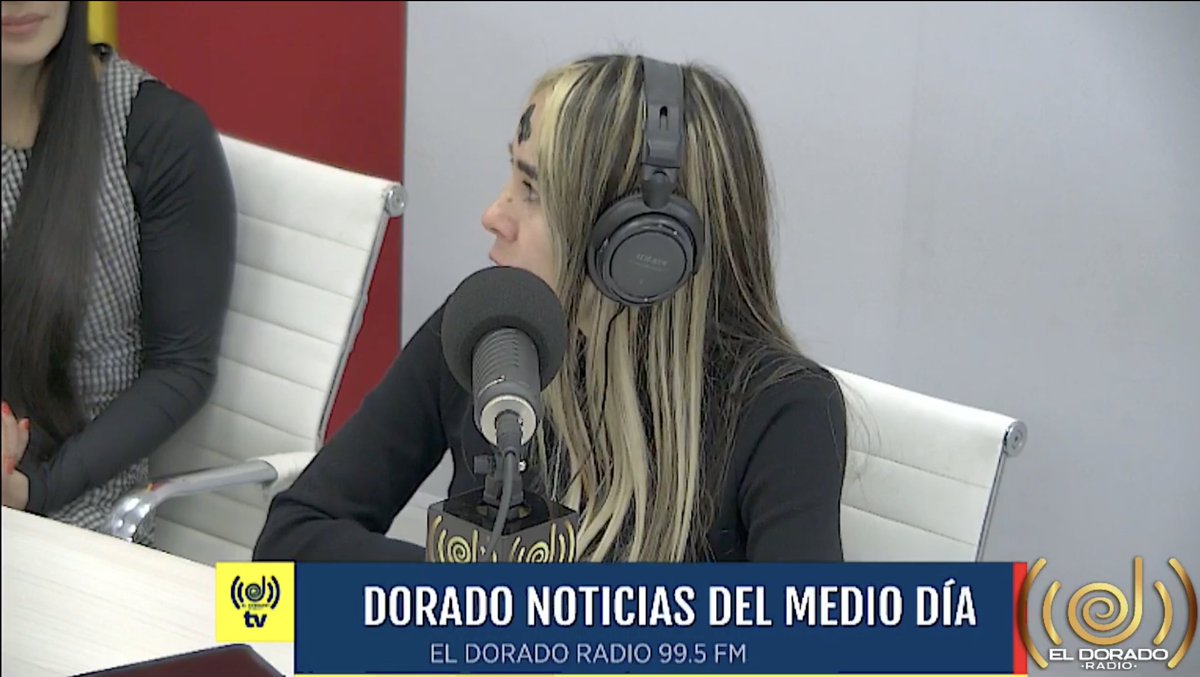 SecFPublicaCund's tweet photo. La Secretaria de Despacho @PaulaOspinaF desde el @ElDoradoRadioCo agradeció en nombre del Gobernador @nicolasgarciab a los funcionarios y contratistas de la @CundinamarcaGob quienes a la fecha han donando más de 22 millones pesos en el proyecto #IluminandoVidas
1/3 https://t.co/lpAQbJaYev
