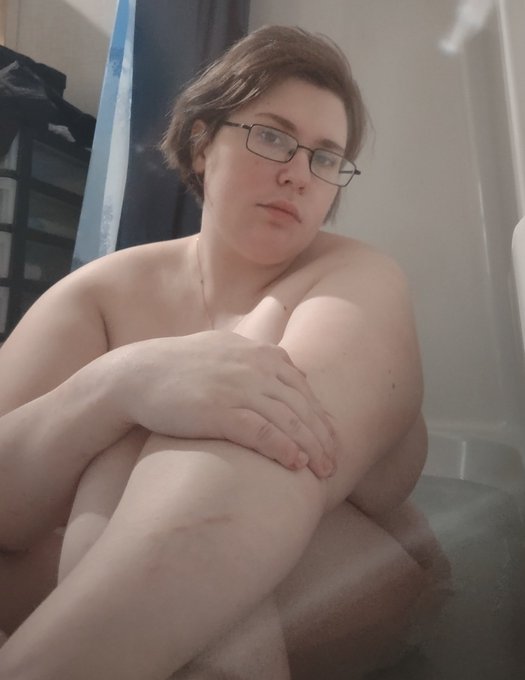 Join me in the bath? 😏 https://t.co/RBlqX7UCCR<a href="/tag/footmodels"class="tags"><span>#footmodels</span></a><a href="/tag/buyingcontent"class="tags"><span>#buyingcontent</span></a><a href="/tag/feetfinder"class="tags"><span>#feetfinder</span></a>