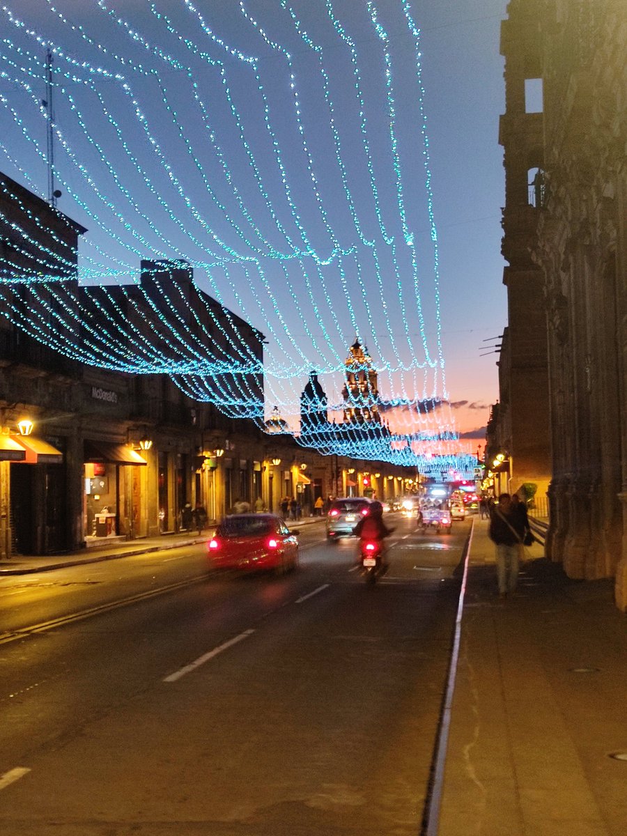 EberMenera's tweet photo. #HONORMagicVassan, quiero mi #HONORMagic5Pro en México https://t.co/do4iRnHqy0
