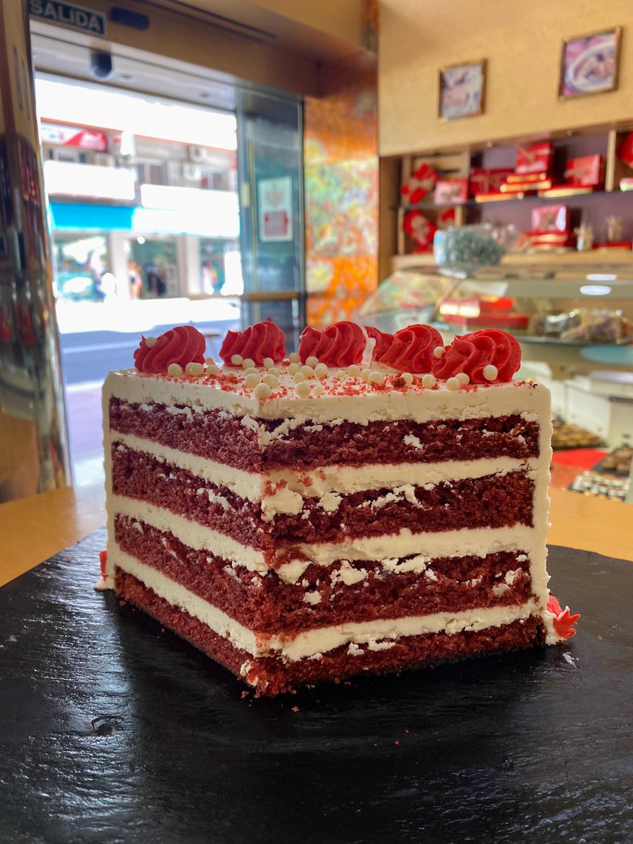 Red velvet, una obra maestra que encantará a tu paladar:  ¡Dale al ❤️ si tú tampoco eres capaz de resistirte! 🍰😋

#tarta #redvelvet #confiteríamaite #dulceartesanía