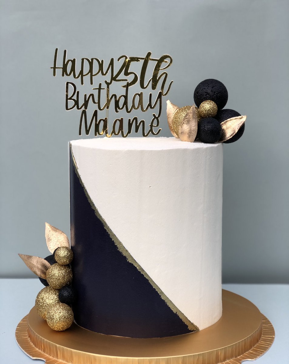 zisvngs's tweet photo. Brief: My outfit is black, gold &amp; silver. Can we add black to the cake? 👀

We could, and we did! 🤩🤩
Swipe to see the cake we made for Maame’s 25th ✨

#zisungs #accrabaker #birthdaycake #blackandivorycake https://t.co/dBEUAKTRgF