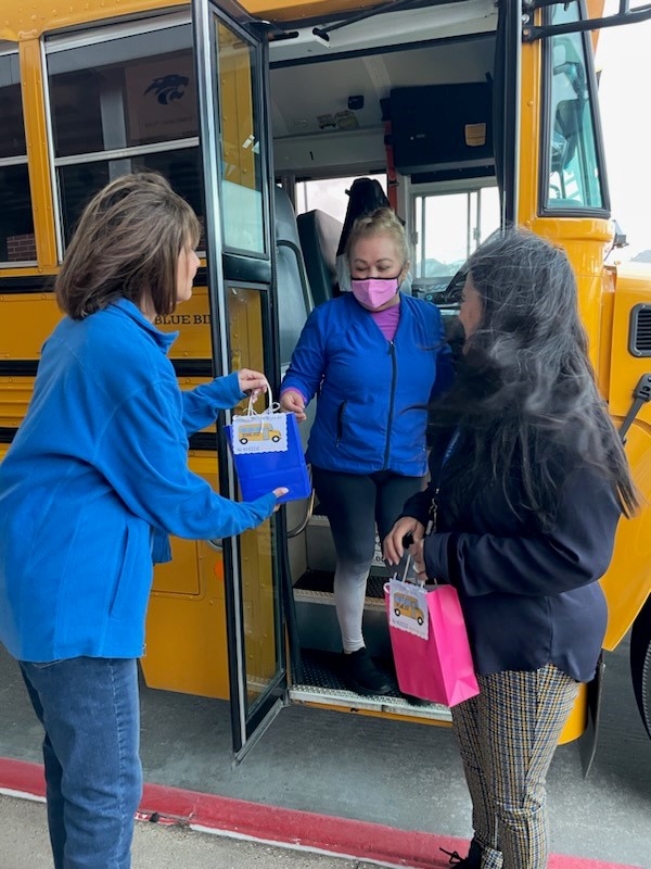 kspell262's tweet photo. Cravens Academy appreciates the hard working bus drivers and aides that transport our students safely to school and back home every day. Happy Bus Driver Appreciation Day from all of us at Cravens. You are an important part of our team. @CubbyBearReport @SheldonISD https://t.co/BOWuEVuziY