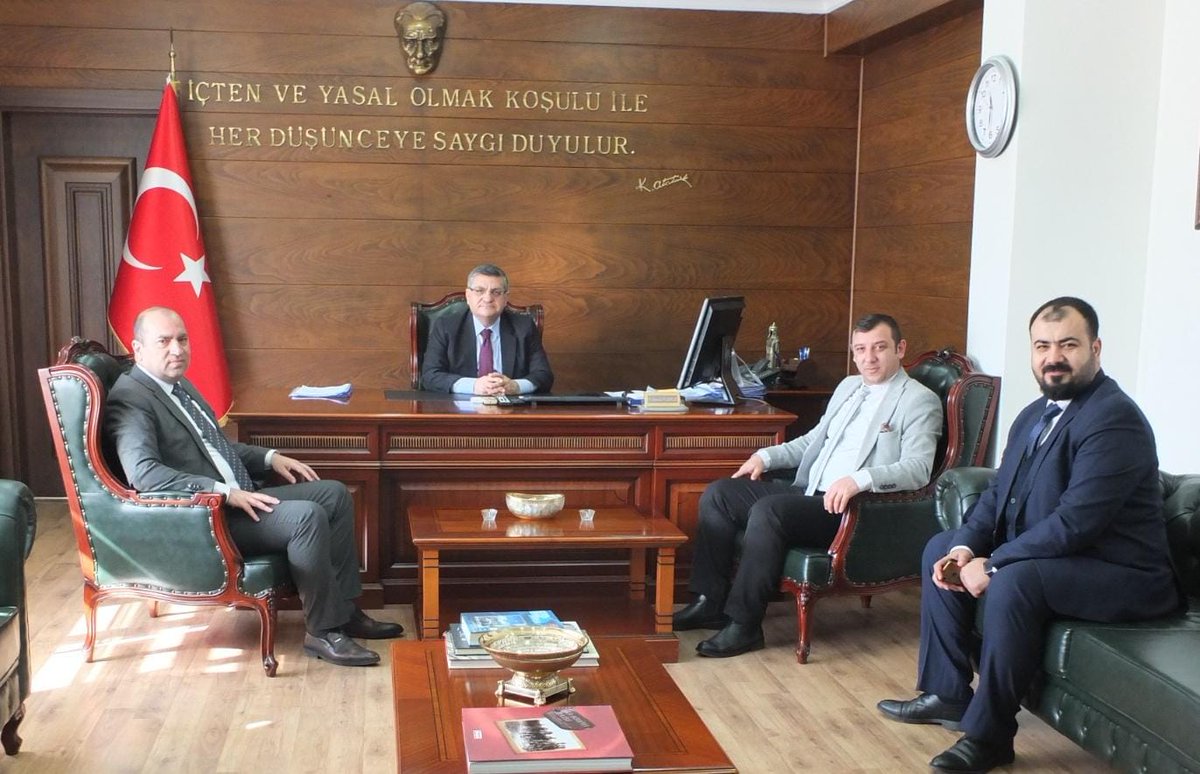 Bursa Çözüm Koleji Yönetim K.Bşk.Ethem OKUMUŞ, Gen. Md.Özkan DÜZENLİ ve Danışman
Ömer KÜÇÜKKAYA; Kaymakam Dr.Mustafa ÖZARSLAN'ı ziyaret ettiler.

Ziyarette,depremden etkilenen öğrencilere yönelik #özelokullar tarafından yapabilecek hizmetlere ilişkin istişarelerde bulunuldu.