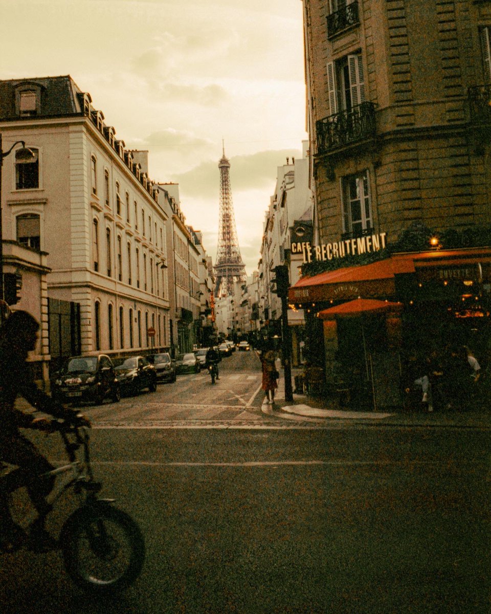 lightistic's tweet image. Paris on film