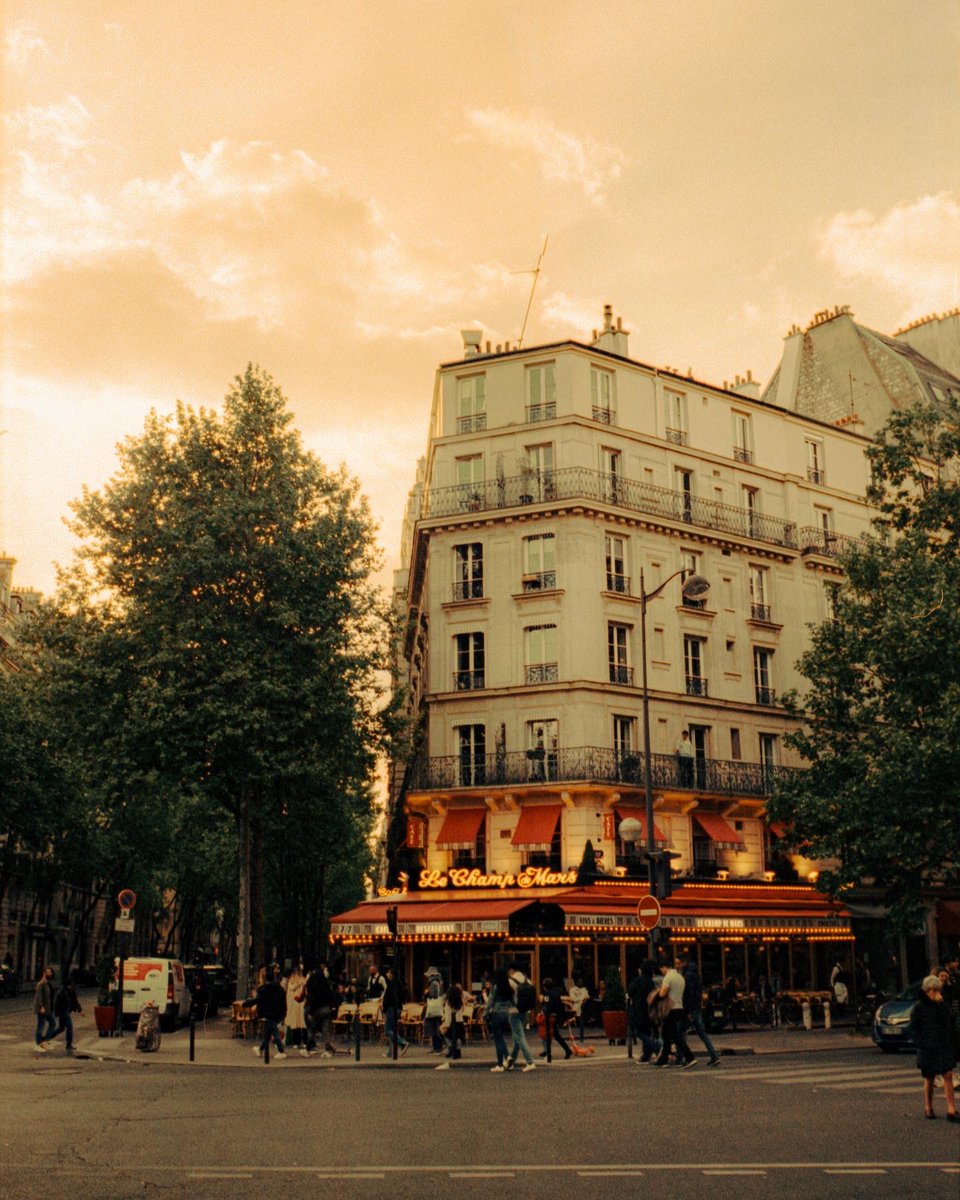 lightistic's tweet image. Paris on film