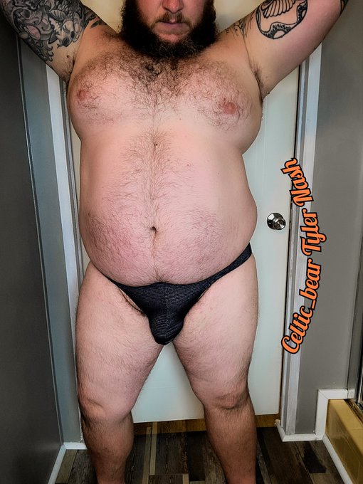 1 pic. Cum watch me bear it all. Big thick cock on a big thick man.
https://t.co/GwrpQUIYce
#gaybear