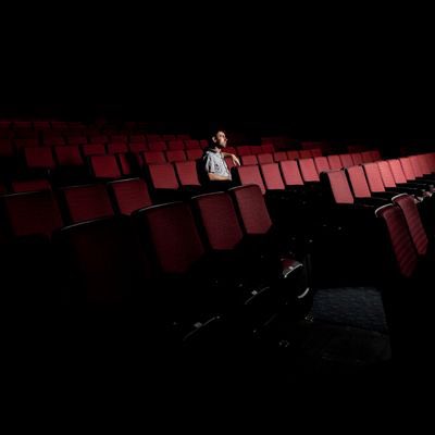 destinationcine's tweet photo. Il y avait… 8 spectateurs à 14h à Paris pour voir #SlavaUkraïni de Bernard-Henri Levy (sur 2 salles) https://t.co/SJrMdncrzd
