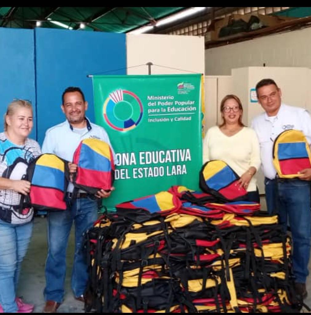 #RetornoFeliz Dotación de 318 morrales escolares para la escuela Nuestra Señora de Coromoto en el Municipio Iribarren Estado Lara @NicolasMaduro @MPPEDUCACION @_laAvanzadora @Adolfop_Oficial @LuisJonasReyes @TimonEsperanza @gestionperfecta @Educacionlara