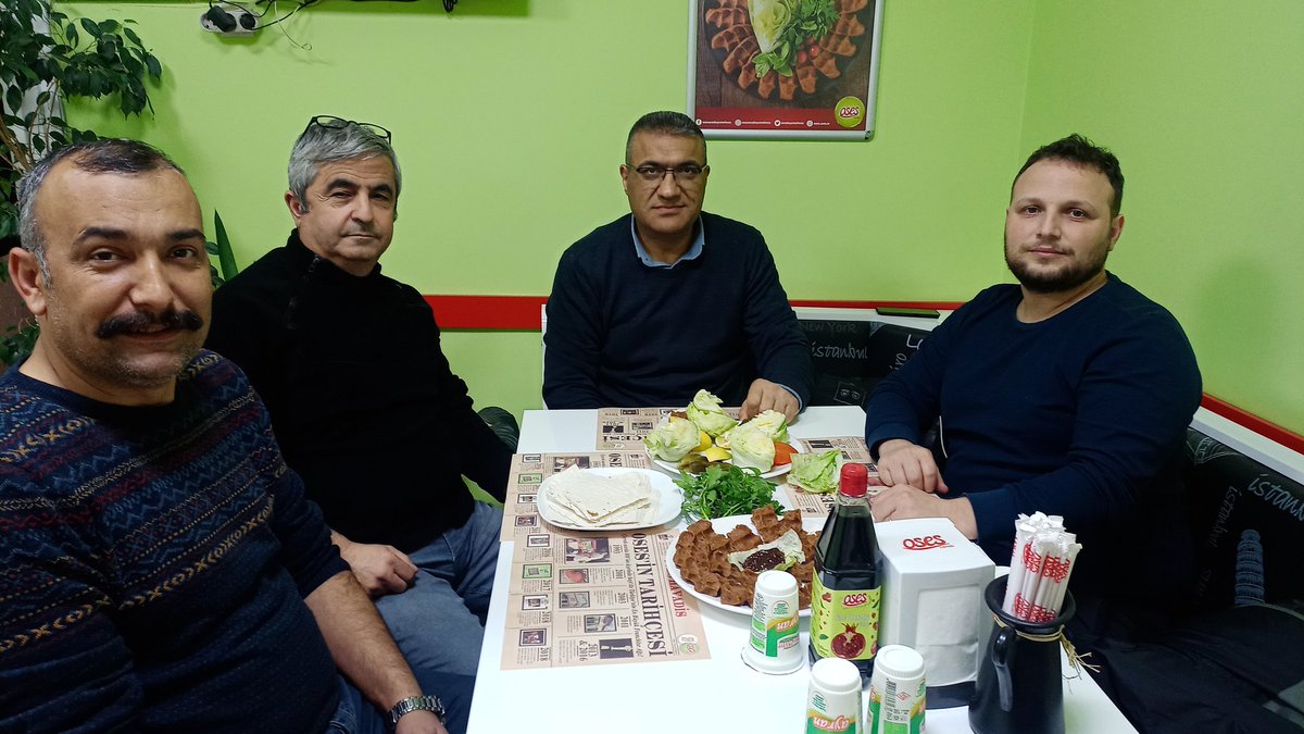 das_i's tweet photo. Dostlar ile O ses Çiğ Köfte... https://t.co/UVpOWyzyFf