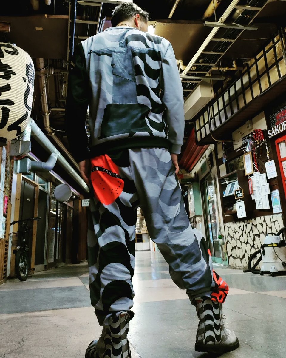 BailedeTokyo's tweet photo. "Quarta-feira de cinzas"
Dps do Carnaval,Onde vc tá?
Vamos zerar?! 

Whether or not you're still in a #Carnaval mode, Try this gear "Ash Wednesday (灰の水曜日)"
by @BailedeTokyo
https://t.co/RXWbv4AvxE

#BailedeTokyo #Newlook #NeoTokyo #RetroFuture #cyberpunk #AshWednesday https://t.co/rULqVFC98D