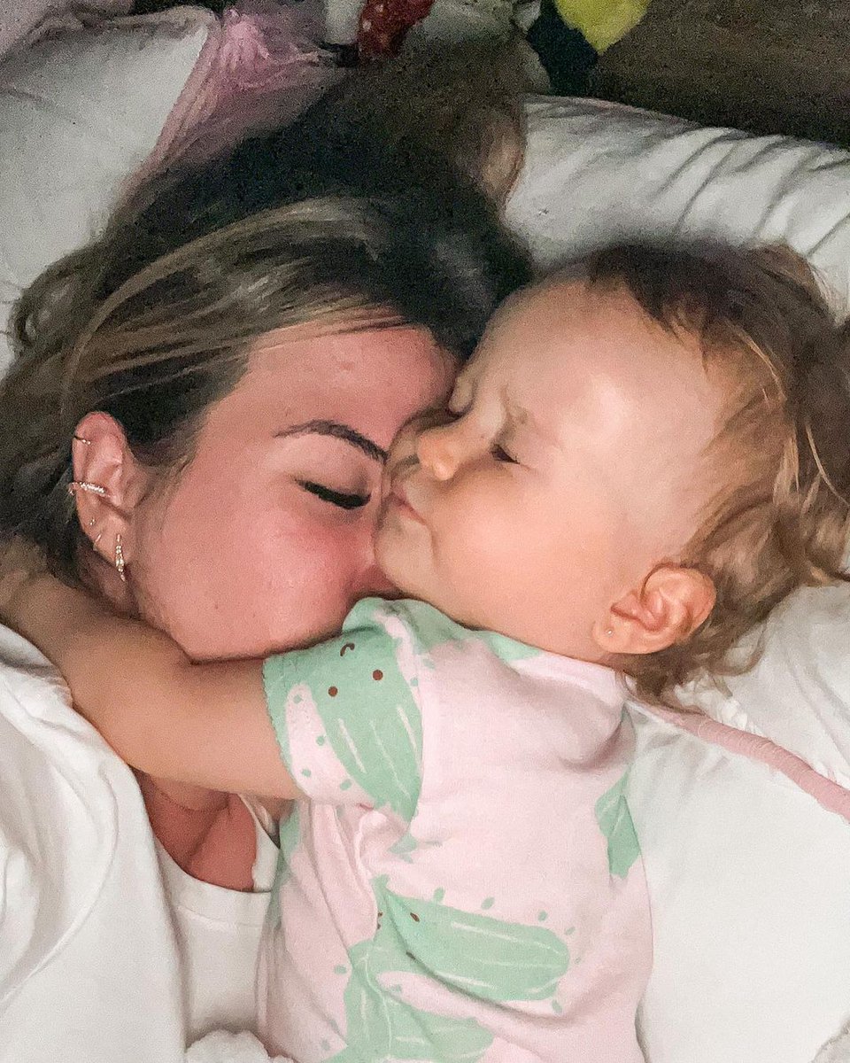 uaiiluna's tweet photo. - Chamego ✨🥰

Meu abrigo, meu porto seguro, minha base. Você é tudo e mais um pouco pra mim filha, será eu e você por esse mundo, cheio de chameguinho e do nosso jeitinho. Eu te amo, minha liz!! ❤️ https://t.co/KPyd8LSCsL