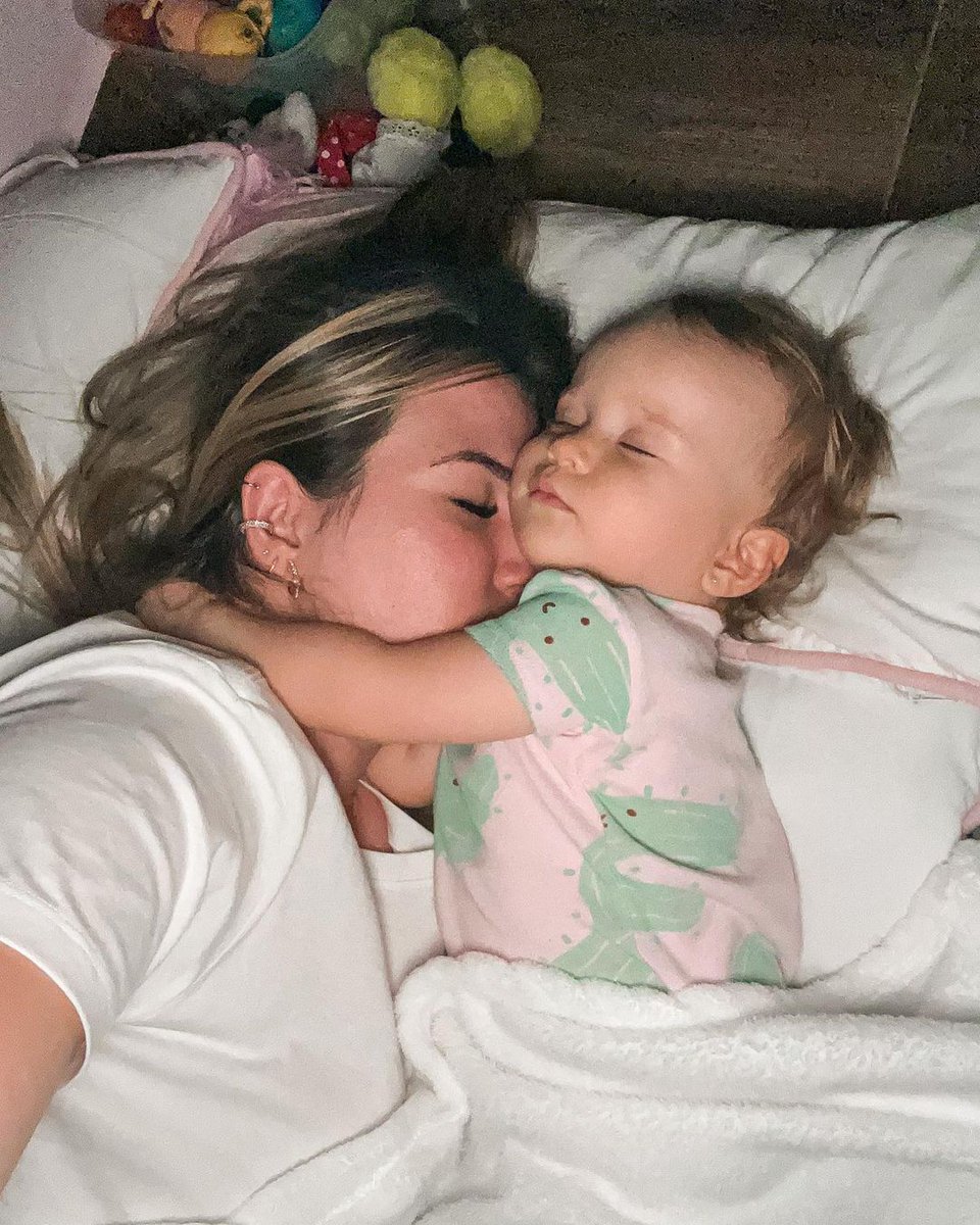 uaiiluna's tweet photo. - Chamego ✨🥰

Meu abrigo, meu porto seguro, minha base. Você é tudo e mais um pouco pra mim filha, será eu e você por esse mundo, cheio de chameguinho e do nosso jeitinho. Eu te amo, minha liz!! ❤️ https://t.co/KPyd8LSCsL