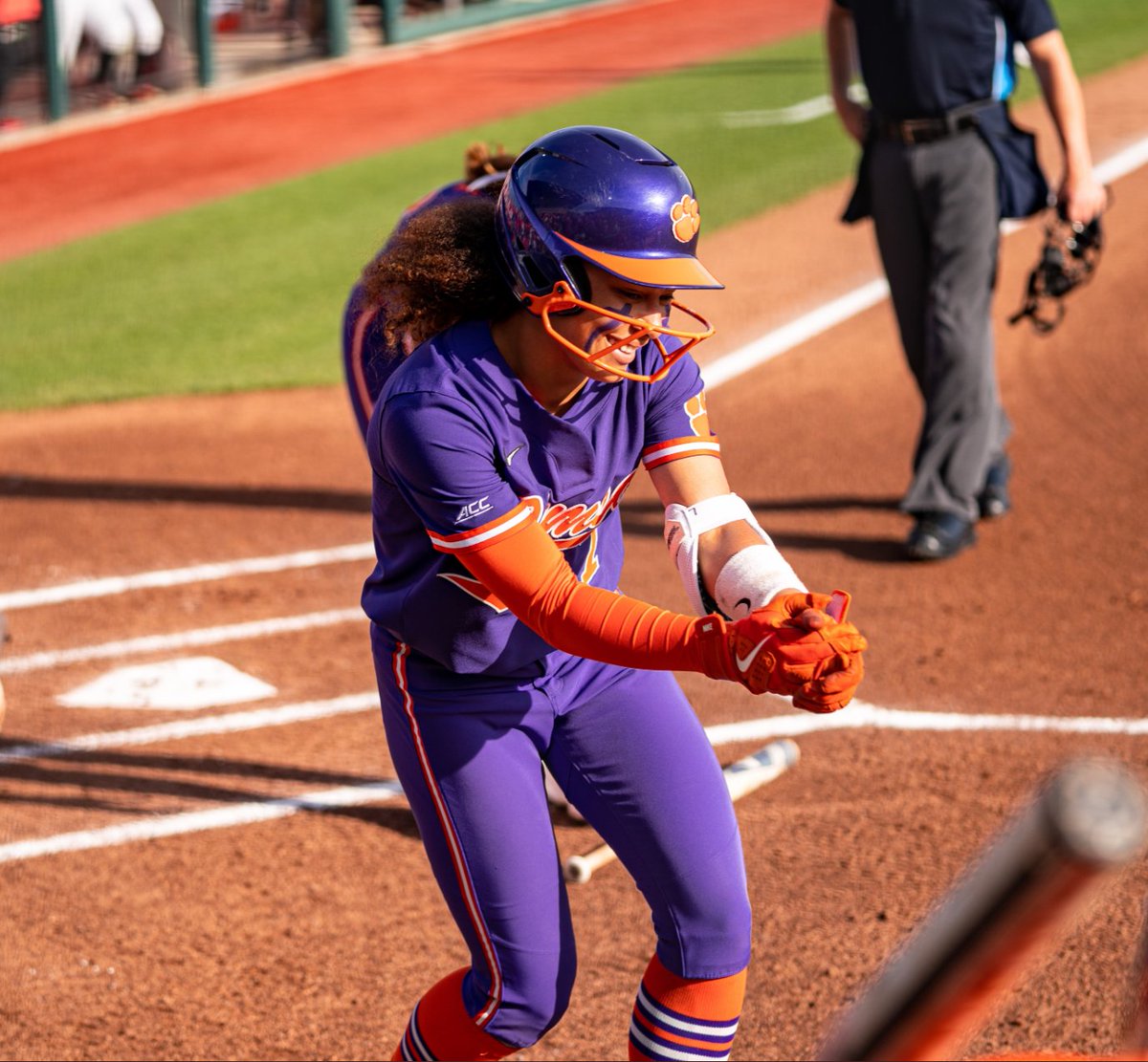 For the fourth time this season, McKenzie Clark hit a leadoff home run. 5 total HRs this season.

🤔Have you ever gone through a streak like that?

"Absolutely not, no, but I don't intend to break it anytime soon."
🔥🔥 <a href="/clemsonsoftball/">Clemson Softball 🥎</a> <a href="/1055TheROAR/">The ROAR 🎙</a>