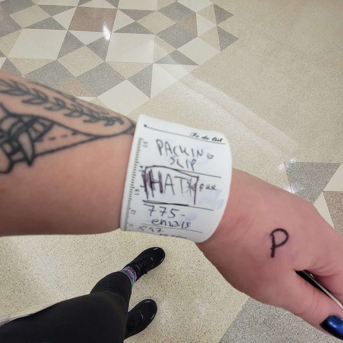 satemkemet's tweet photo. Would you look at the time? I have about one brain cell left due to extreme brain fog, fatigue and an very very stressful and toxic workplace
#LongCovid #memoryaid #disabledbuthaventadmittedityet https://t.co/YEc0XbbNxE