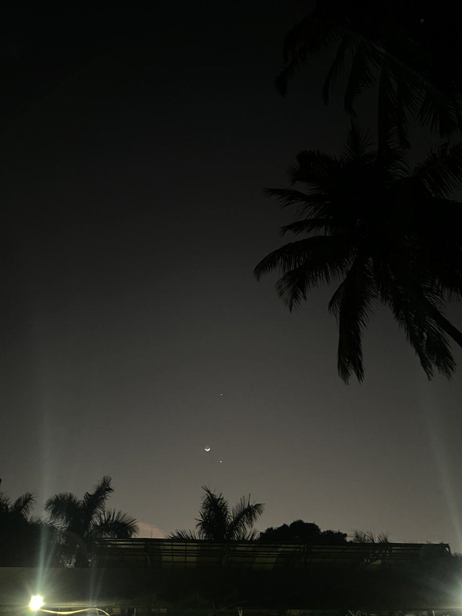 Moon, Jupiter and Venus in a rare celestial event
#Moon #Jupiter #Venus
#shotoniphone13pro @tim_cook