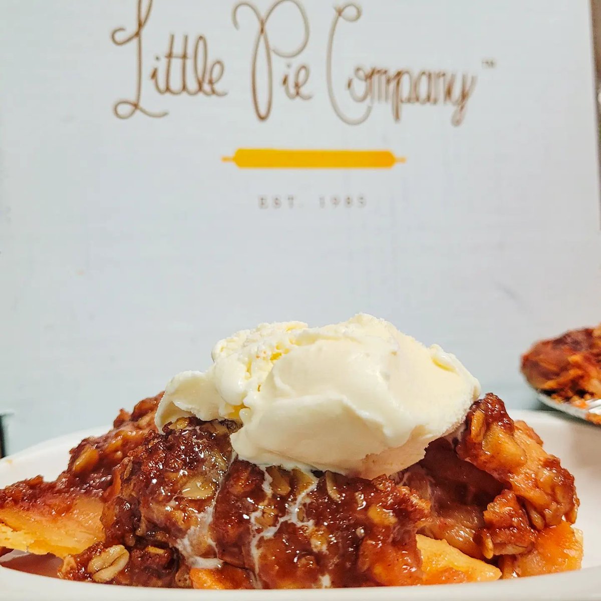 LittlePieCo's tweet photo. Pie perfection. π€€ π₯§ (πΈ: @vivalafatty ON IG) #EatFreshPie
#NYCBakery #NYCBakeries #BestofNYC #Pies #PiesofIG #Piestagram #PieLovers #PieLoversOnly #Pie #PiesForLife #PieIsLife #Baking #Bakers #BestBakers #DessertInsider https://t.co/lTmtwC5hvW