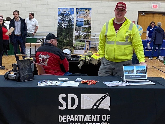 SouthDakotaDOT's tweet image. Attention college students! If you're looking for a rewarding career, the SDDOT offers a variety of job opportunities that span a wide array of education and experience levels. You're sure to find a career that fits what you're looking for at the SDDOT. 

dot.sd.gov/careers