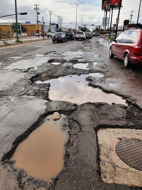 Las grandes obras de <a href="/tonoastiazaran/">Antonio Astiazarán</a> que no son de relumbron y que se ven por todo Hermosillo y que sin duda alguna está reconstruyendo a la ciudad con material de excelsa calidad, mientras no llueva.
Saludos <a href="/elarielbe/">Ariel Ballesteros E.</a>.