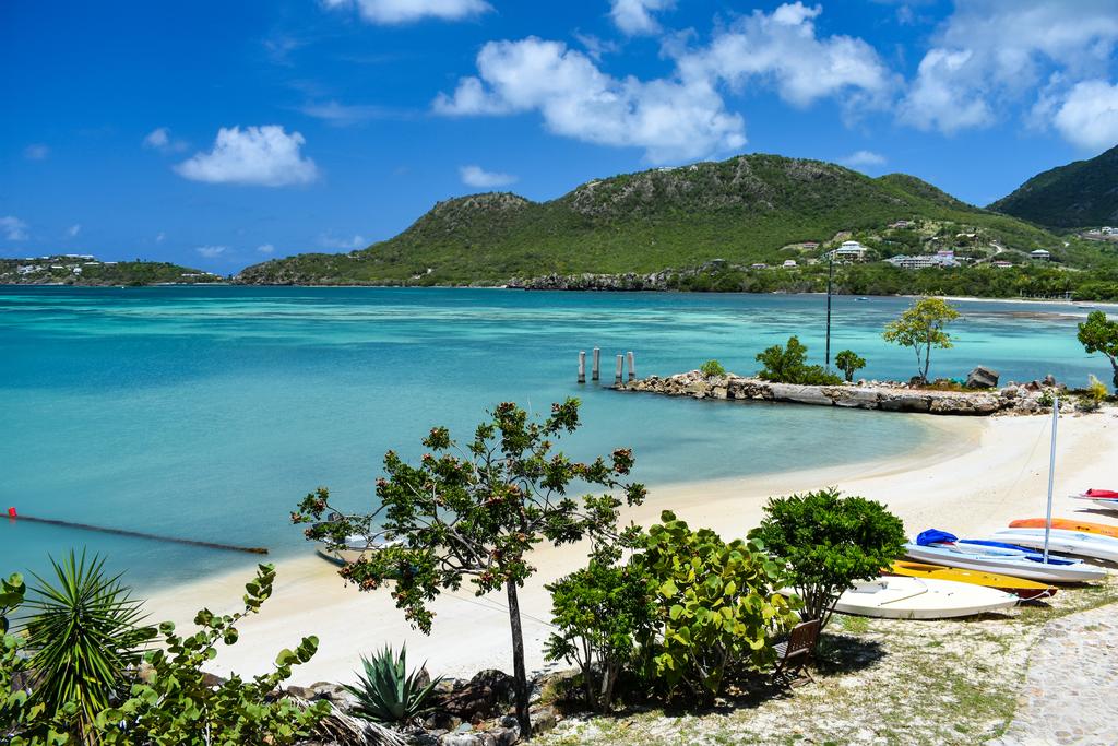 Little_Hotels's tweet photo. The Catamaran Hotel is one of the featured hotels on Little Hotels this week. Doesn't that look gorgeous? Right on the beach and looking straight out across Falmouth Harbour (the Antigua one, not the Cornish one 😉).
https://t.co/KnVch4pDY7 https://t.co/HQ2RroBogM