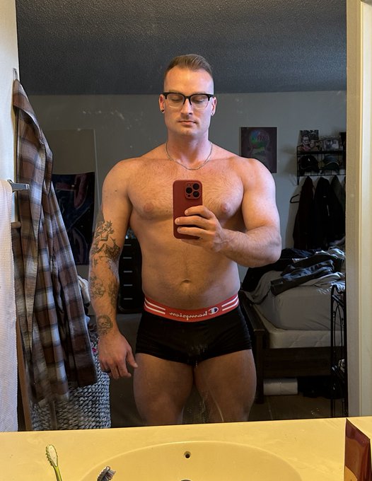 Fresh haircuts make you at least 16% more swole https://t.co/YMm5vW2ada