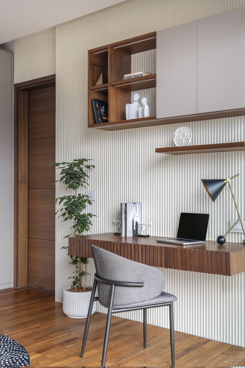 tdcmagazine's tweet photo. This Richly Textured and Tranquil Apartment in Pune is as Luxurious as it is Calming

Design House: Kefi Design House  
Photography: Studio Colourblind 
#tdcmagazineindia #architecture #design #interiordesign #interiorarchitecture #interiordaily #interiorinspiration https://t.co/OKHkWtXSLK