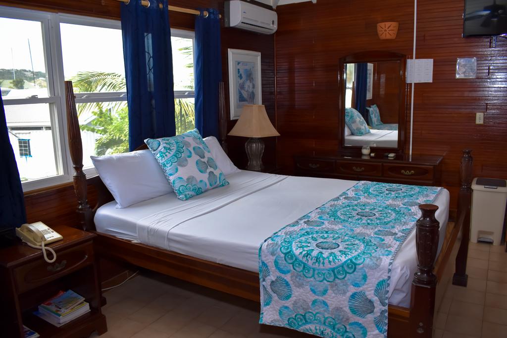 Little_Hotels's tweet photo. The Catamaran Hotel is one of the featured hotels on Little Hotels this week. Doesn't that look gorgeous? Right on the beach and looking straight out across Falmouth Harbour (the Antigua one, not the Cornish one 😉).
https://t.co/KnVch4pDY7 https://t.co/HQ2RroBogM