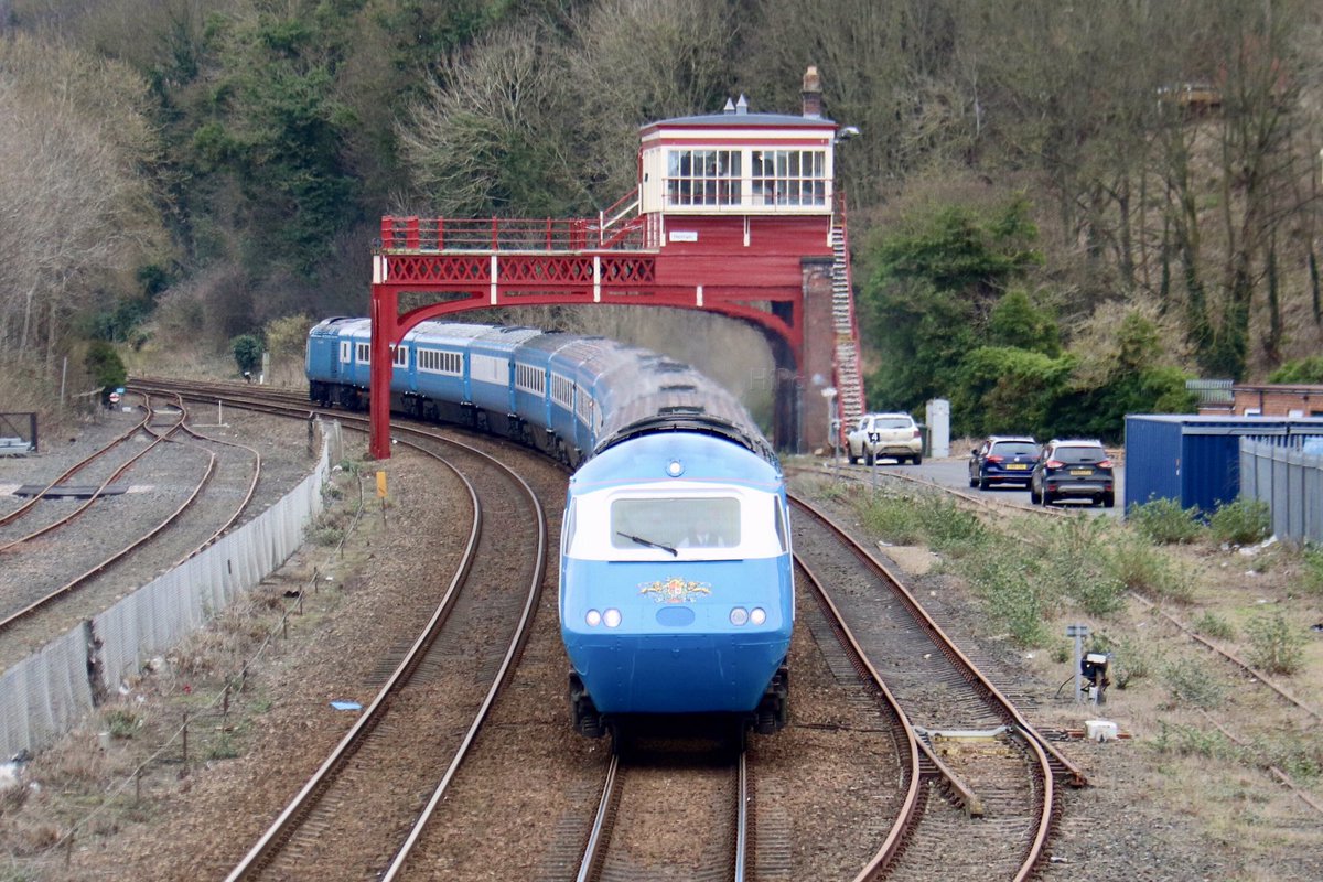 HiPa125's tweet photo. Midland Pullman 1Z21 0515 Potters Bar > Carlisle ‘Settle and Carlisle Pullman’ #HST passes through Hexham #TyneValleyLine https://t.co/8TIbfQrNZ7