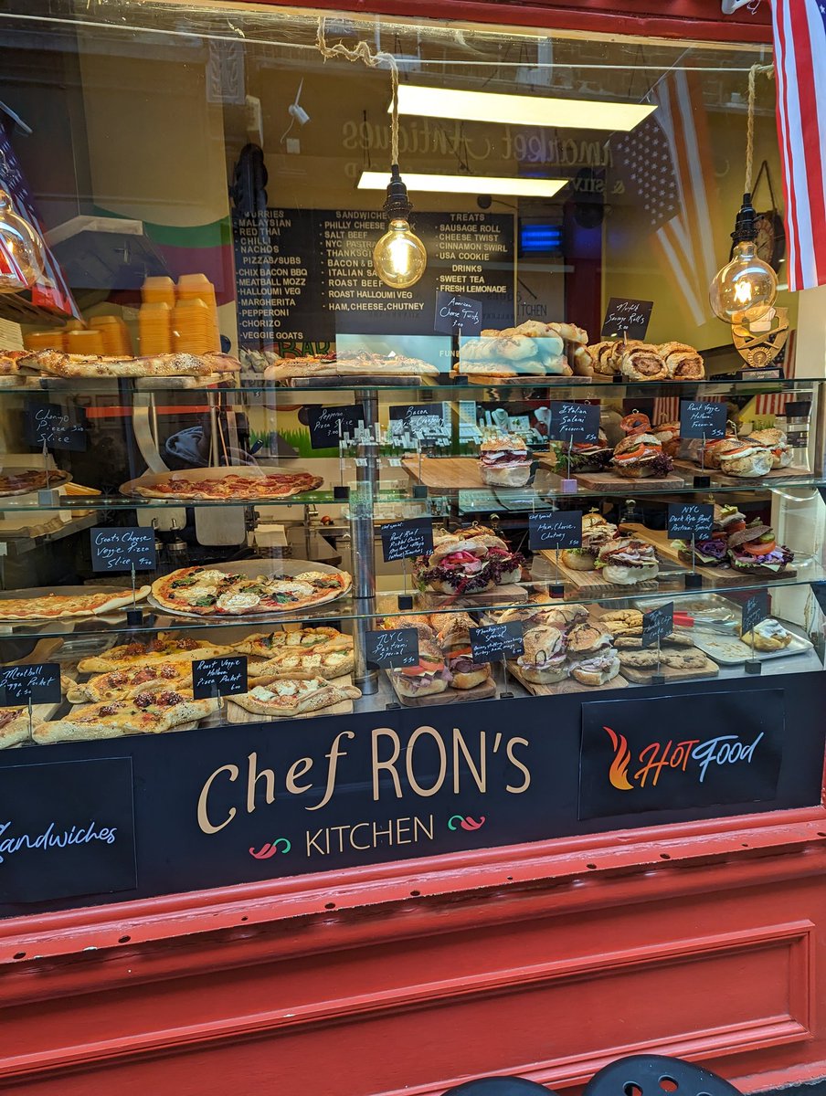 Sp4ghettiCode's tweet image. I might stay! It&apos;s lovely here in Norwich 

#NorDevCon23