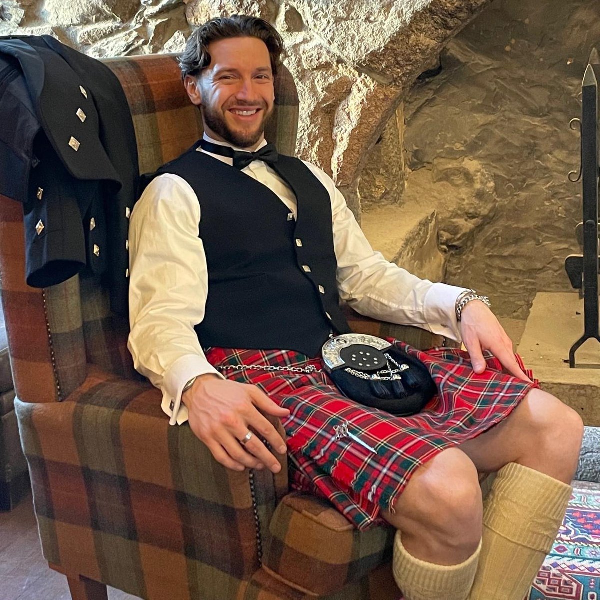 toos11's tweet photo. My latest YouTube video and HOT! Magazin’s newest edition reveals why I wear a kilt:
https://t.co/MKReA5OGwf https://t.co/F4BD6QcBg3