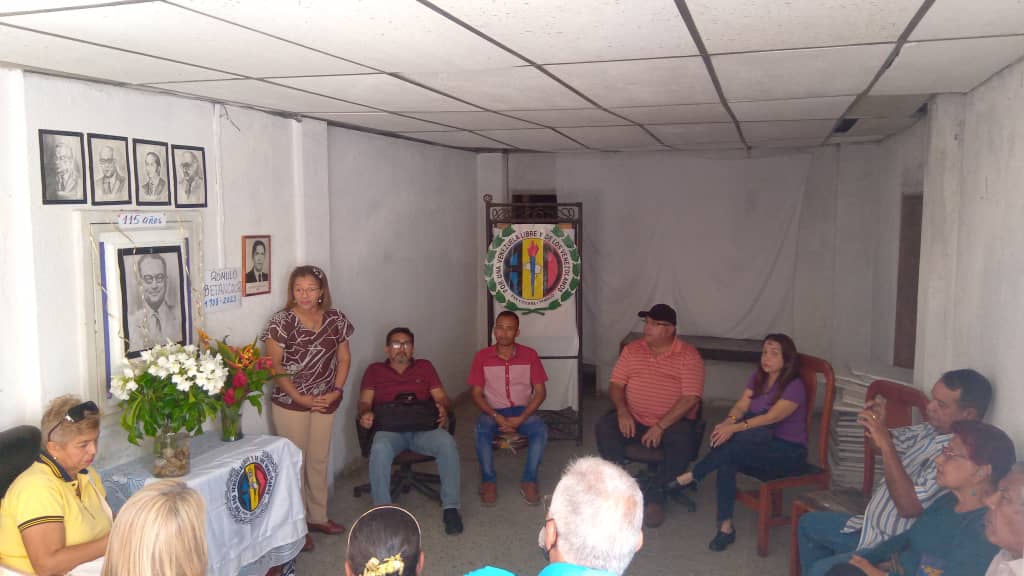 sandraalfaro's tweet photo. #22Feb23 #SandraAlfaro Excelente convesatorio con los miembros del CES en el acto de celebración del natalicio d Don Rómulo Betancourt, organizando por la compañera María Correa, Sec de Cultura del CES, muy didáctico y fortaleza de unidad #ADeca porque LA PIPA SIGUE ARDIENDO. https://t.co/Y0UGIAPkm5