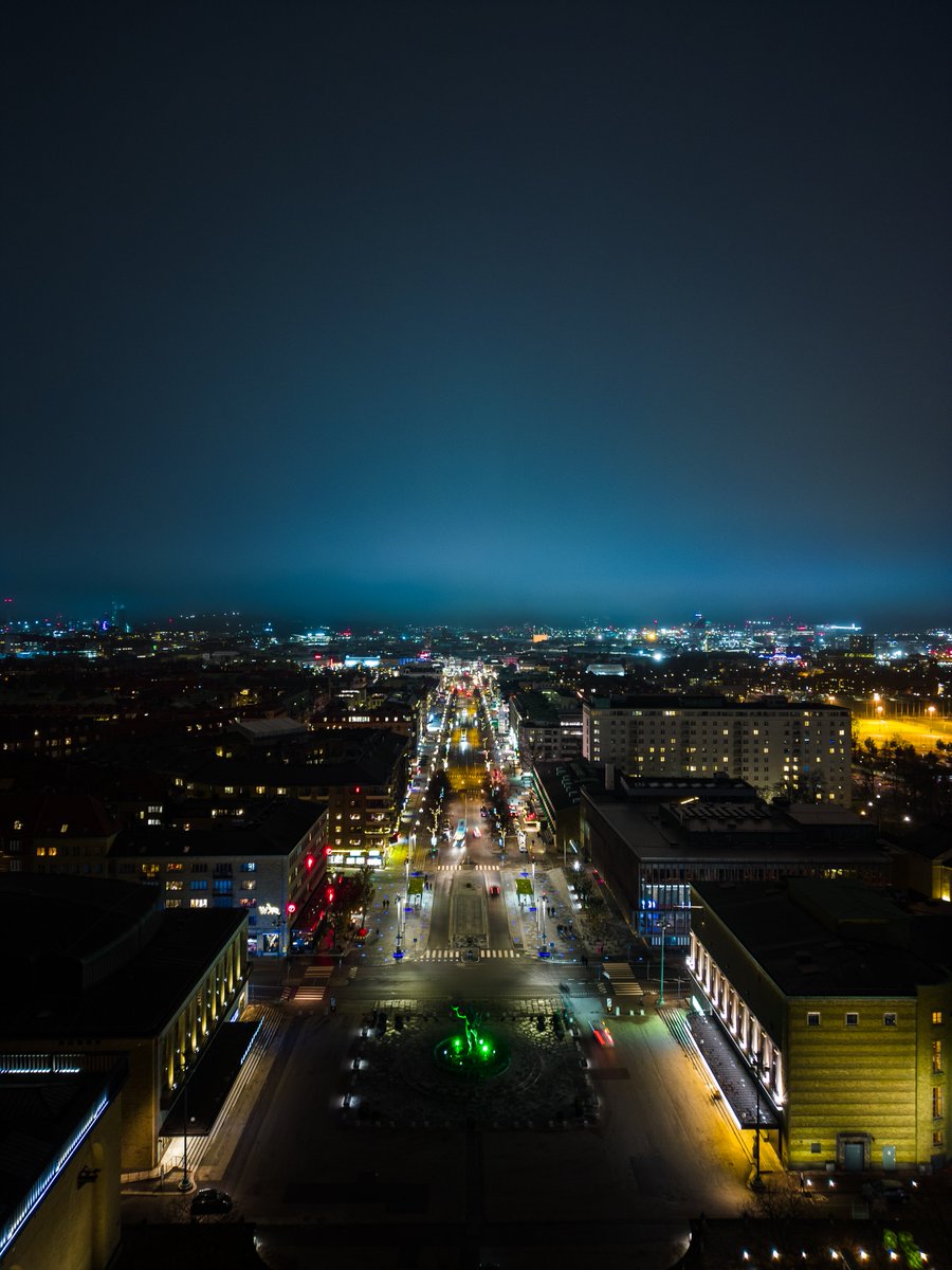 NIGHT VIEW OVER AVENYN 🌃

#avenyn #gothenburg #thisisgbg #sweden #photography #photo #photoftheday #djımini3pro  #drone #shotondji #djicreator #nightview #photographer #drones #djiglobal #igstreet #travelphotography #cityphotography #city #night #nature  #streetphotography