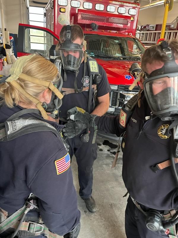kckfire8's tweet photo. Air Pack Training to get comfortable with the buddy breathing lines in a stress free environment. Next week will be a full gear simulation. https://t.co/AjZxsccujp