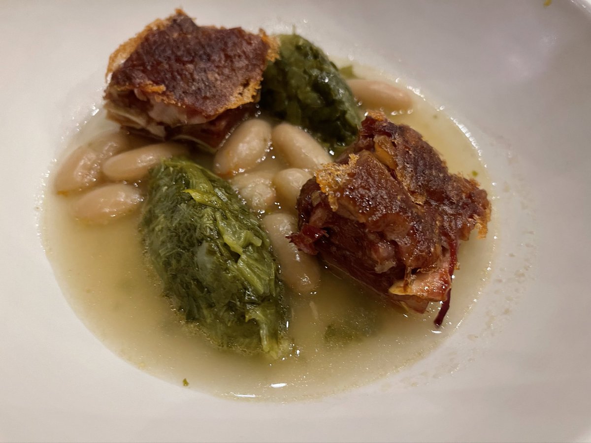 La traca final en A Coruña ha sido épica y no he tenido ni tiempo de contarles cosas 🙏🏻.Permítanme que resuma unos pequeños imputs como es la cocina llena de raíces y unida a la creatividad de Alvaro Felipez en MIGA. <a href="/juliolleonart/">Julio Lleonart en el sielosul me llamo igual</a> mira que callos 
#visitcoruna #ACoruñaesunMust