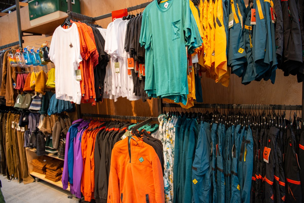OutdoorAfroInc's tweet photo. Our Founder and CEO @RueMapp read from and signed copies of her new book, "Nature Swagger" AND also debuted her new co-branded hike collection with REI in the co-op's new Mount Pleasant store. Visit this fun location and shop our apparel here: https://t.co/YOzb4L2U4k https://t.co/BZLVAkjJKR