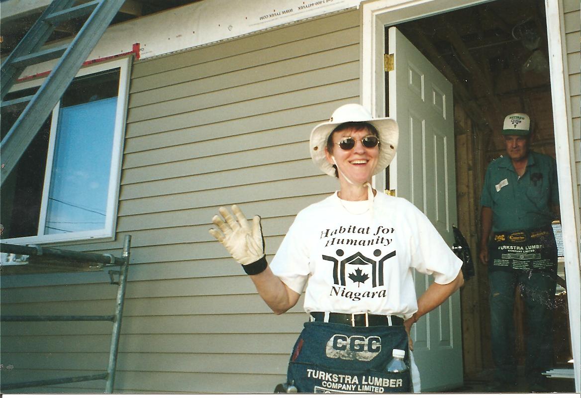 HabitatNiagara's tweet photo. We can’t serve our community without support from others. This sign on our #Welland build site in 2002, shows the amount of support we received from multiple donors (some still support us today!) 💓

#HabitatNiagaraTurns30 #HabitatMilestones #Anniversary #ThrowbackThursdays https://t.co/cMec5EKBfR