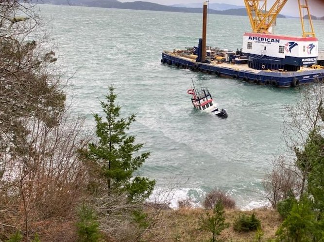 ecyseattle's tweet photo. Our responders are en route to a sunken tug north of Lopez Island. The bridge is still visible, and we do not currently have reports of a spill. Estimated 400 gallons of diesel onboard. https://t.co/QN9Z75XpkC
