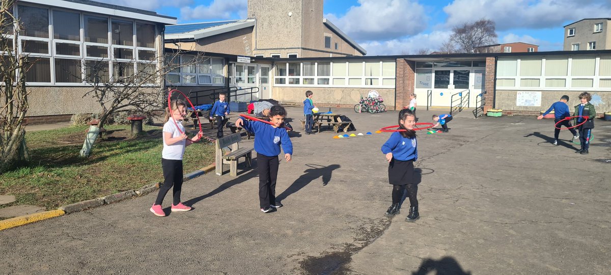 mrsmitchell_l's tweet photo. We took advantage of the sunny weather and took the hula hoops & cones out 😃 We practised moving them in different ways, even making some come back to us like boomerangs 🪃 #bantActive #bantCreativity https://t.co/8riygWaUFm
