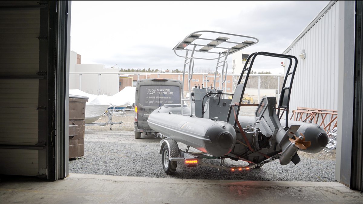 MarineThinking's tweet image. Continuing from last week, here are few more behind-the-scenes pics of our upcoming #Autonomous #RHIB boat. 

Now that we've completed our upgrades to propulsion and steering systems, it's back to HQ for some more tinkering.🛠️ 

#AlmostThere