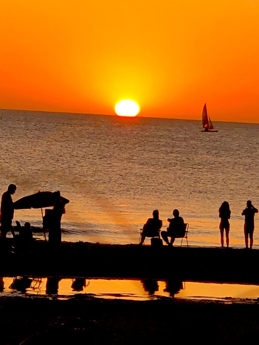 ERISOBERAL's tweet photo. Pregรบntame donde vivo? #๐น๐๐ฅ๐ฆ๐ฟ๐๐๐ฆ๐ฟ๐๐ยฎ๏ธ @barcitobeach ๐#uruguaynatural๐บ๐พ๐ฑ #puntadeleste #ourkitchen #foodporn #paraiso #tierranegrafrm๐ฑ #cuisines #sunset #elmiojardino #summer2023 #summer #verano2023 #beachfoodsunset
#barcitobeachcocina @foodporn https://t.co/XDv1YDPq9o