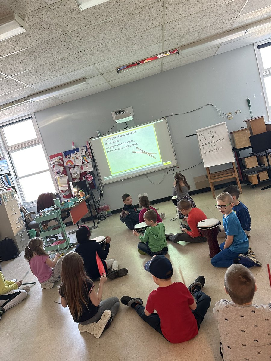 UGE_Music's tweet photo. @UGEABC has lots of fun playing instruments! We love to read lyrics and choose instruments we think belong :) #musicisliteracy https://t.co/FkSzUy7SKl