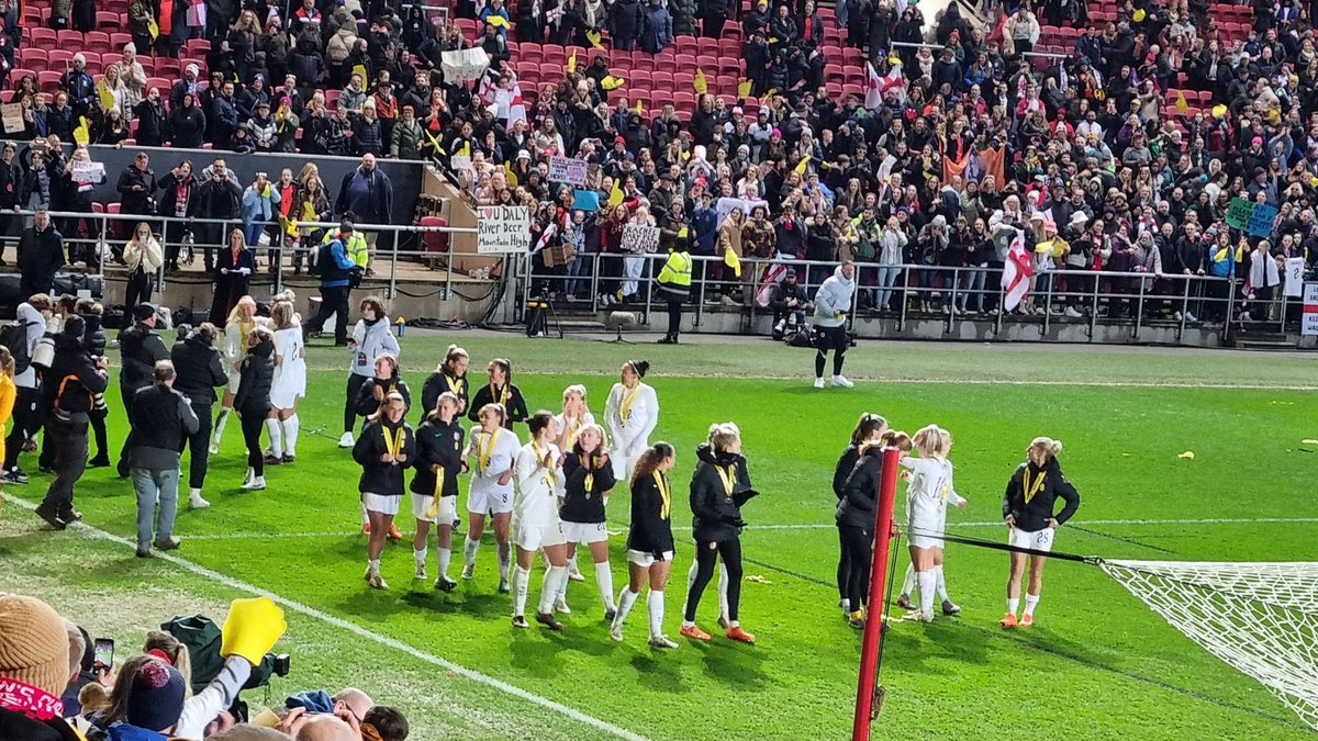 OMay88's tweet photo. @IanWright0 @laura_woodsy hope you enjoyed it down the Gate today. Fantastic game for the @Lionesses https://t.co/t041jAJ71K