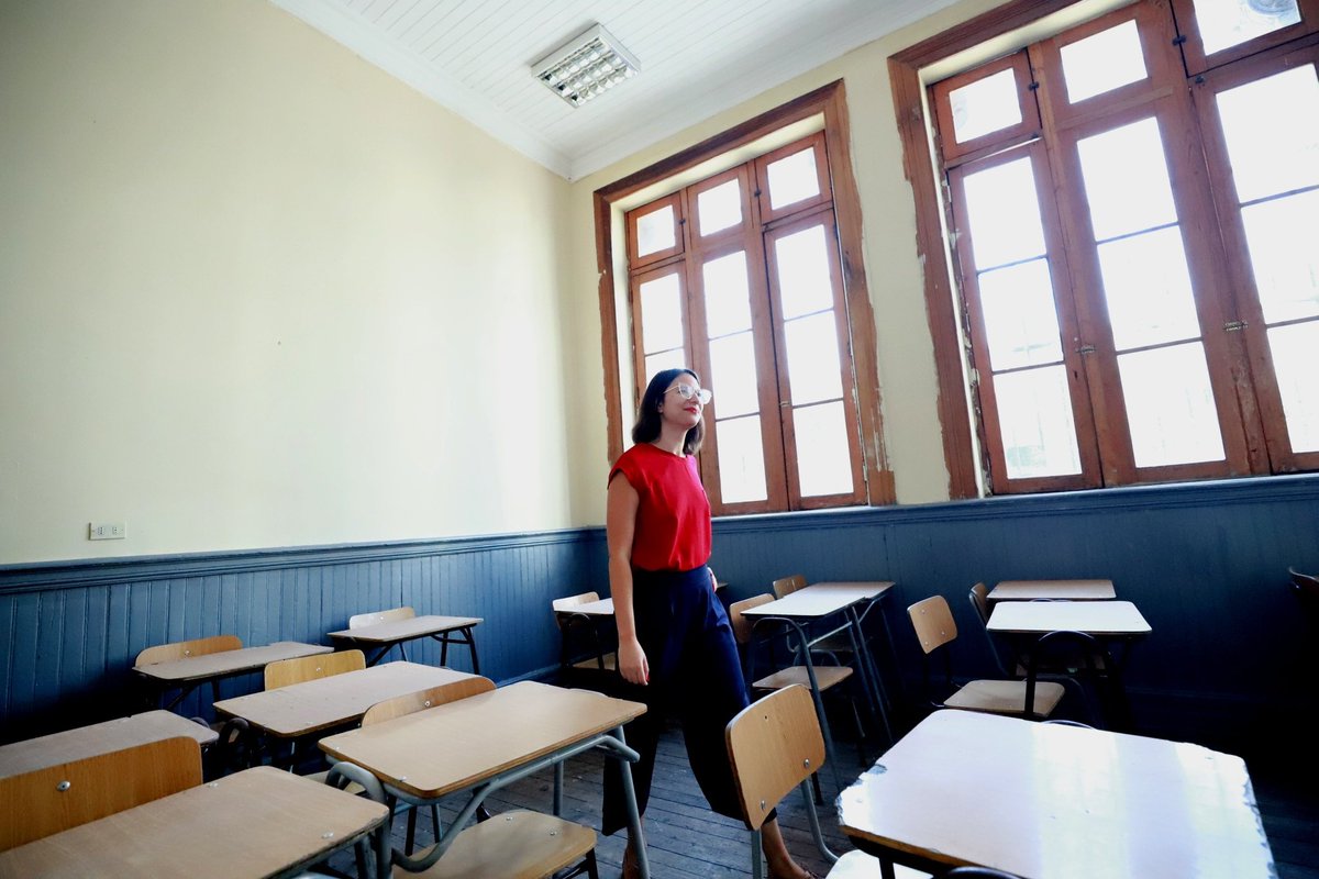 IraciHassler's tweet photo. ¡Sigue en plan de verano 2023 para la mantención de Liceos y Escuelas! 🏫🙌

Hoy visitamos el Liceo de Aplicación en donde revisamos los trabajos de mantención en baños, redes eléctricas y gasfitería, más la pintura de salas de clases. Mejor infraestructura es mejor educación 💜 https://t.co/CpUeJJc9v3