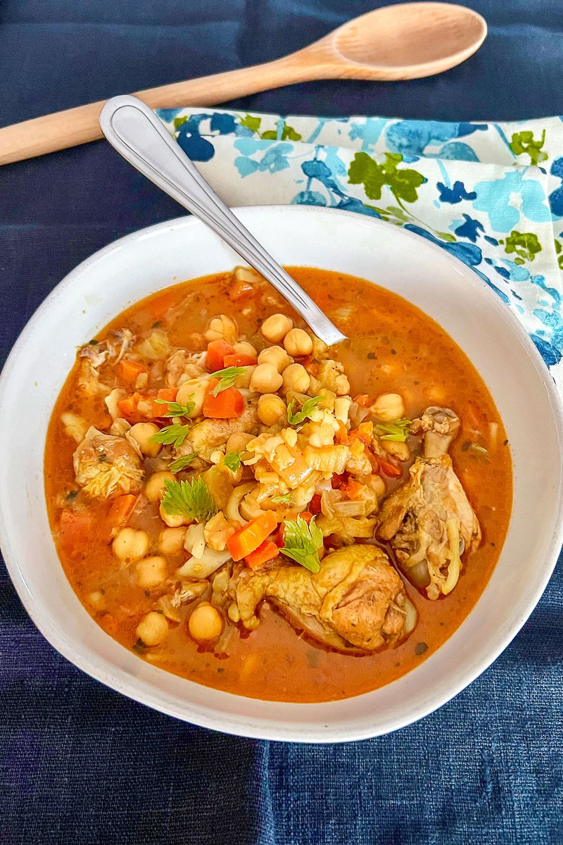 Moroccan Chicken Soup with Chickpeas is a hearty and flavorful soup that's popular in Moroccan cuisine. It typically contains chicken, chickpeas, vegetables, and a variety of warm spices. #soup #februaryrecipes #recipeoftheday 
thebossykitchen.com/moroccan-chick…